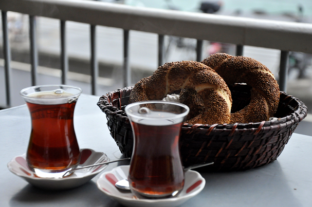 Turkiška arbata ir riestainiai „Simit“