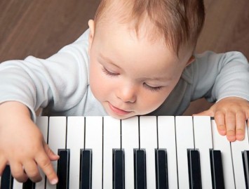 Muzikiniai užsiėmimai kūdikiams – kodėl verta? I dalis