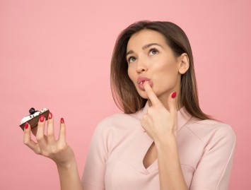 Emocinis valgymas gali įvilioti į nepastebimas pinkles