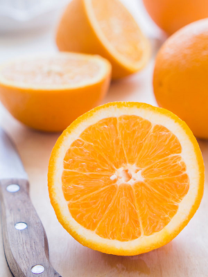 Dideliame apelsine yra daugiau nei 20 g cukraus
