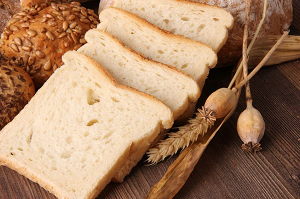Baltoje duonoje nėra naudingų medžiagų
