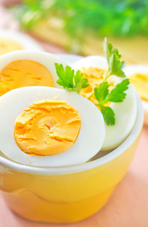Baltymų dietos meniu sudaro ir virti kiaušiniai