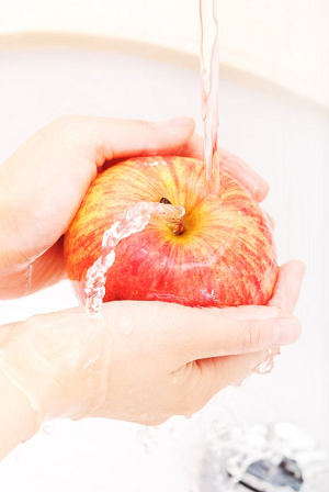 Gyvūnų platinamomis ligomis galite užsikrėsti valgydami nešvarius vaisius
